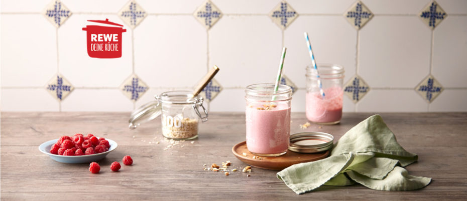 Bild zum Artikel: Buttermilch-Frühstücksdrink mit Himbeeren