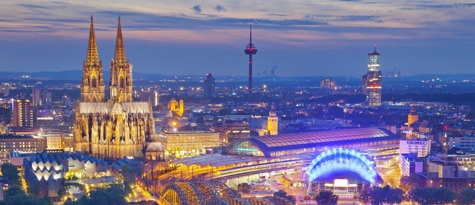 Koelner Skyline bei Nacht